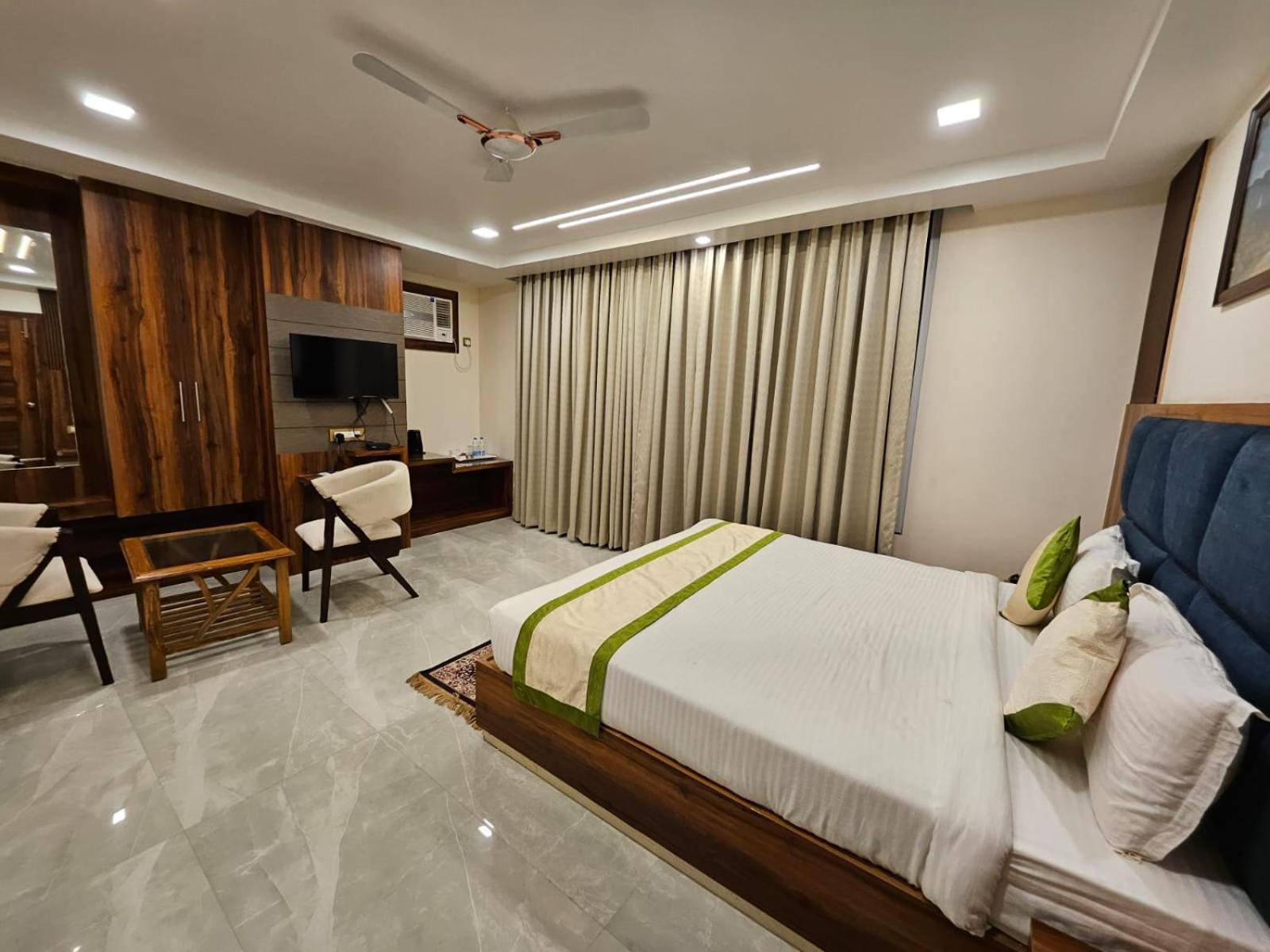 Hotel Maa Laxmi Palace 德奥加尔 外观 照片