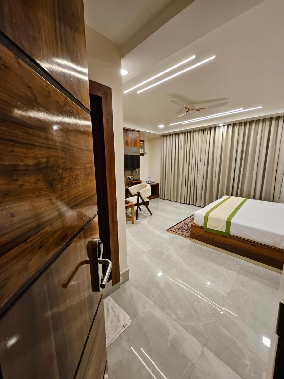 Hotel Maa Laxmi Palace 德奥加尔 外观 照片