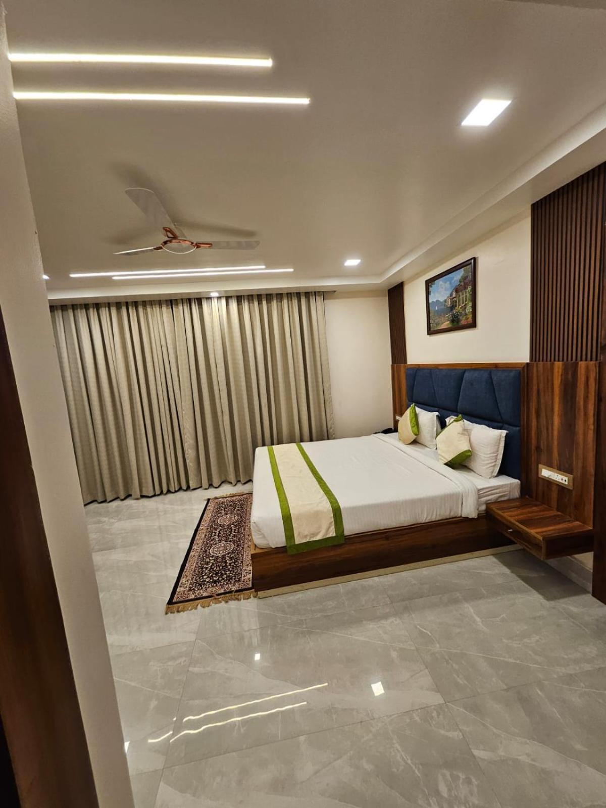 Hotel Maa Laxmi Palace 德奥加尔 外观 照片