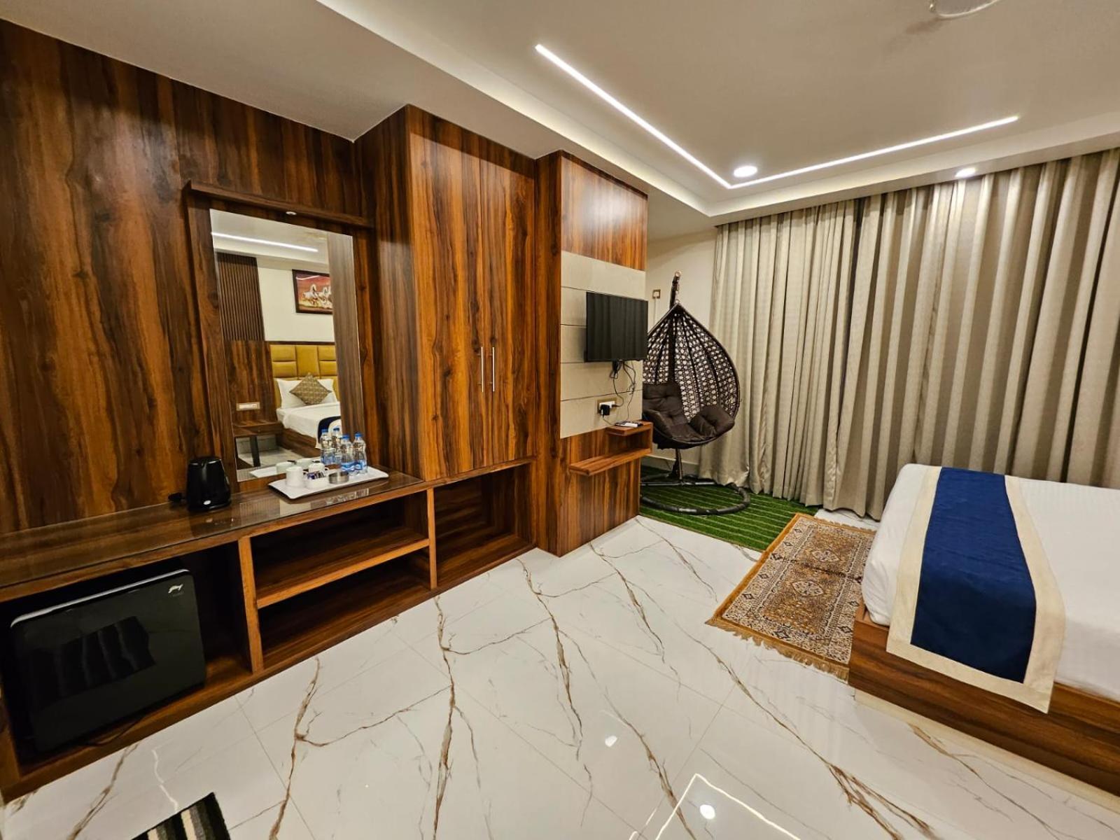 Hotel Maa Laxmi Palace 德奥加尔 外观 照片