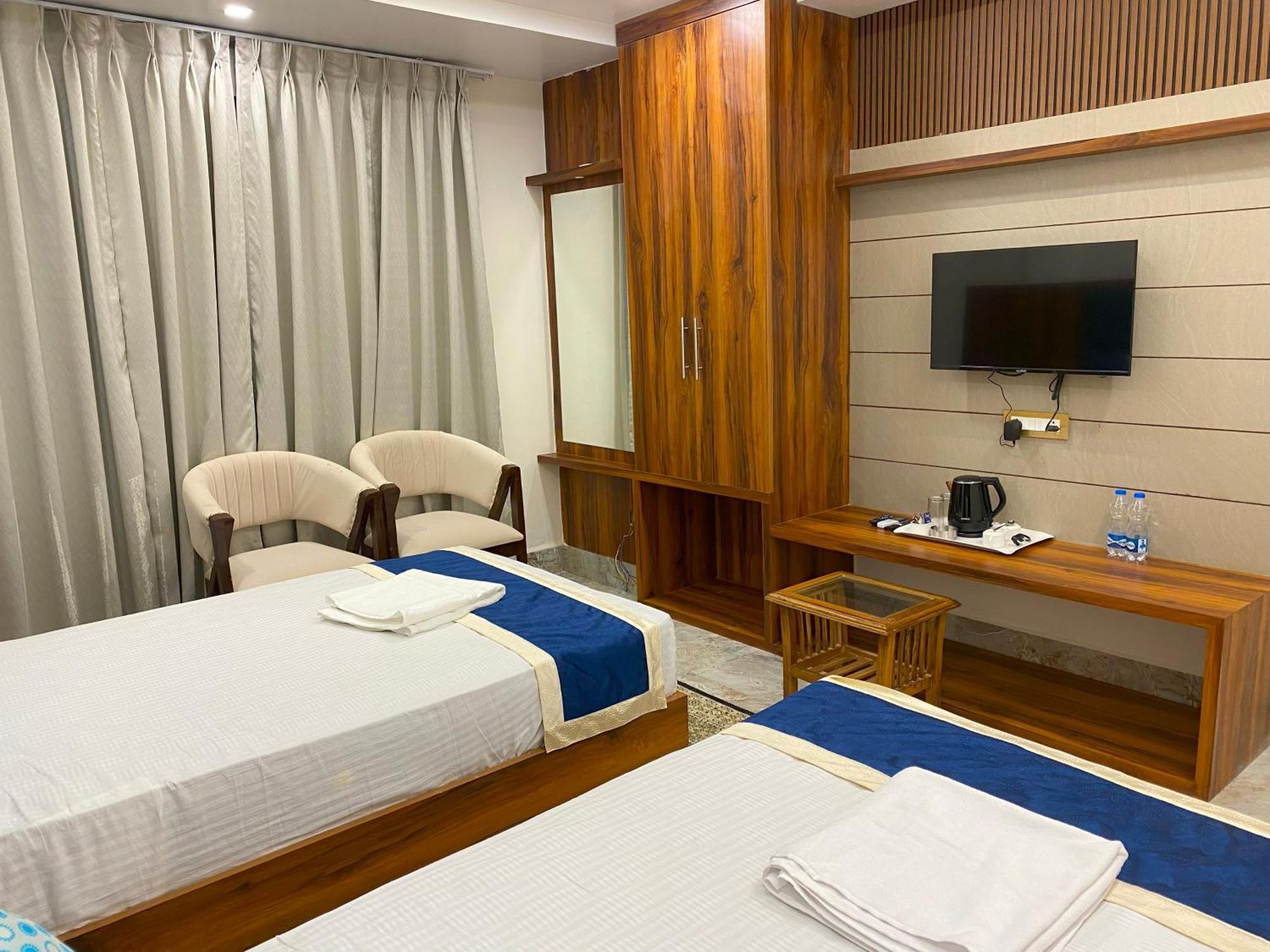 Hotel Maa Laxmi Palace 德奥加尔 外观 照片