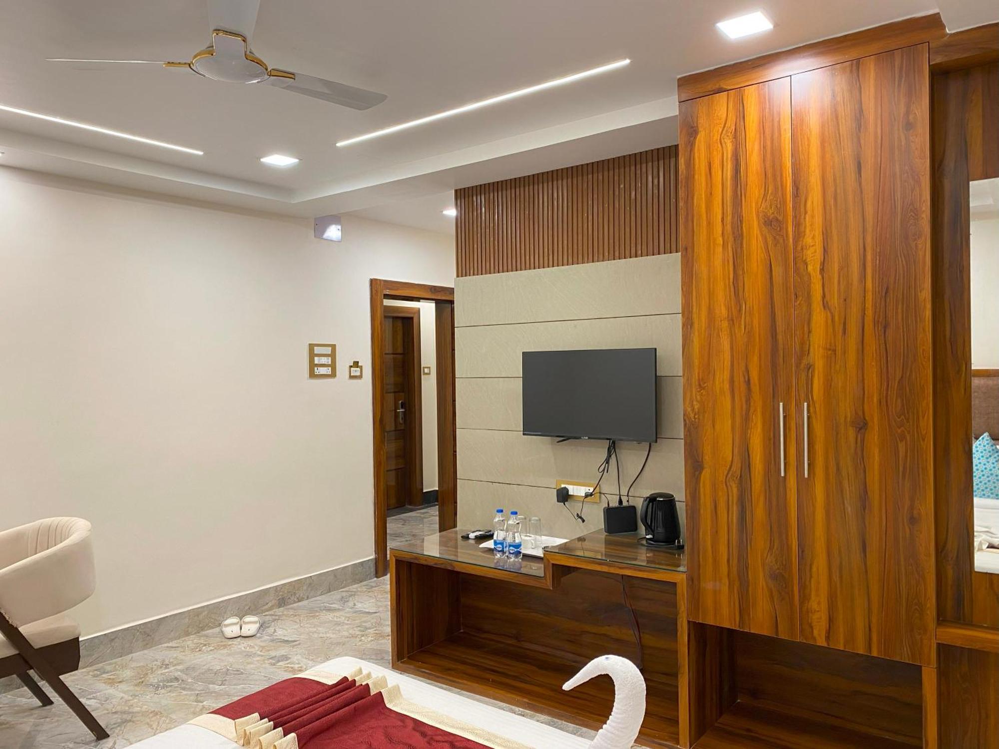 Hotel Maa Laxmi Palace 德奥加尔 外观 照片