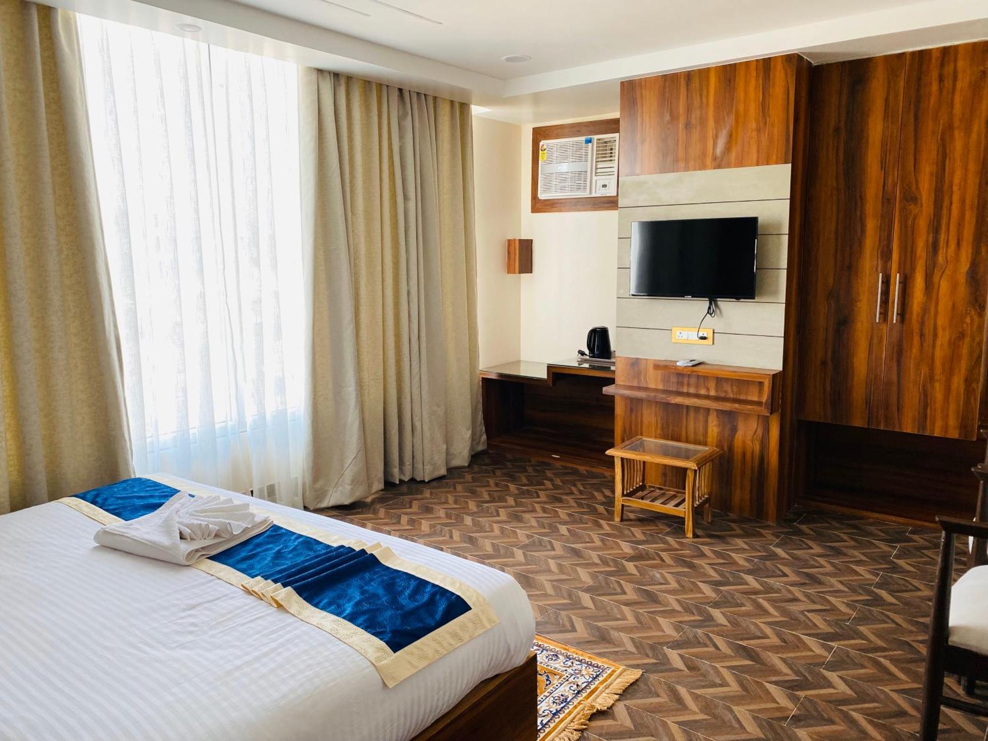 Hotel Maa Laxmi Palace 德奥加尔 外观 照片