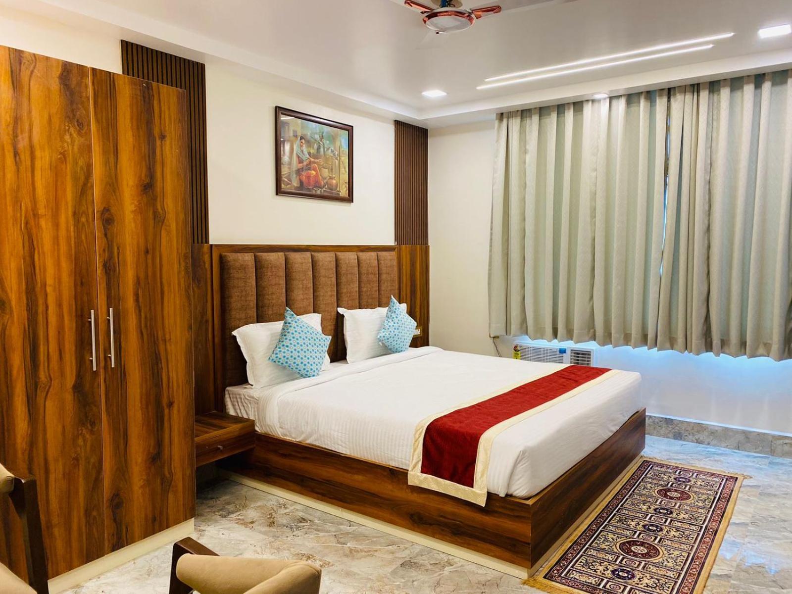 Hotel Maa Laxmi Palace 德奥加尔 外观 照片